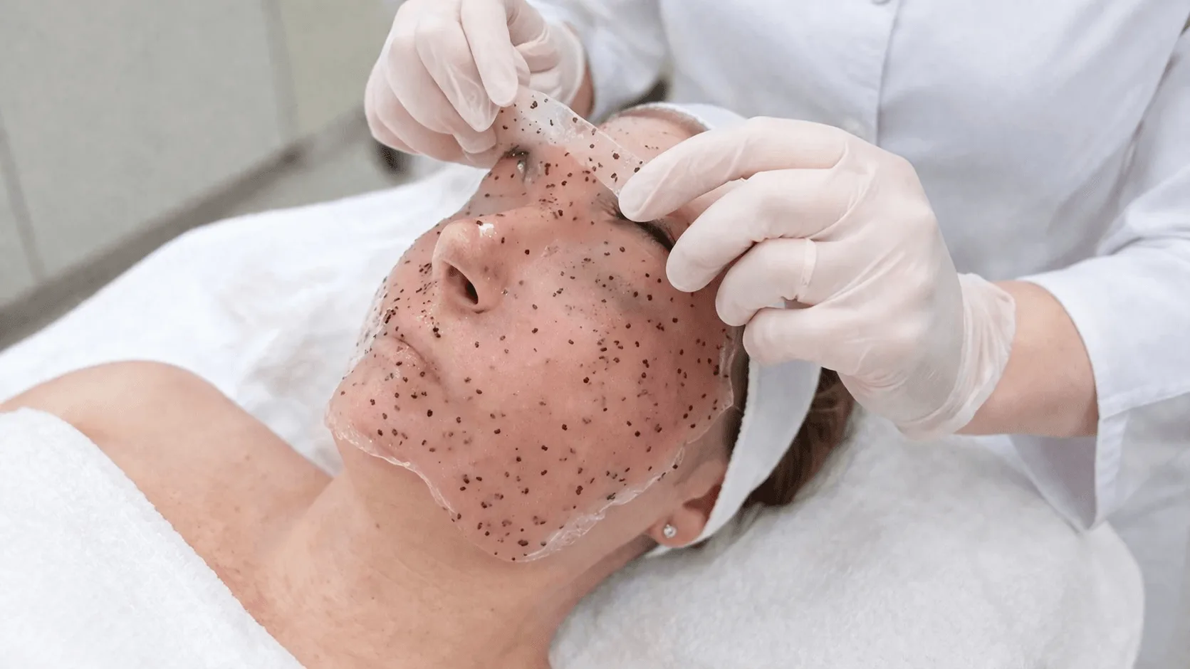 Jelly mask facial